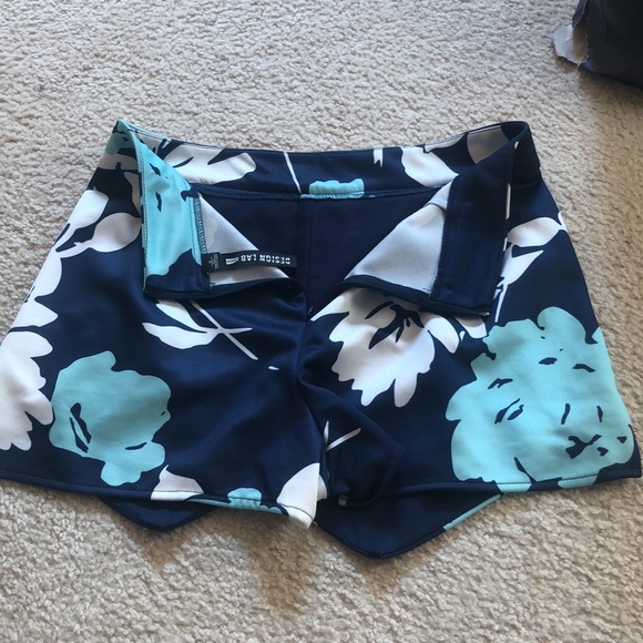 Fancy Skort size medium - Picture 4 of 5